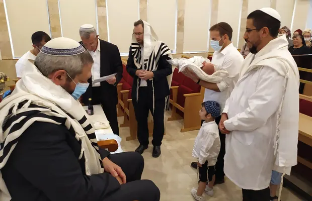 סנדק: הרב אליהו בלום, רבה של קהילת רמב״ם חיפה